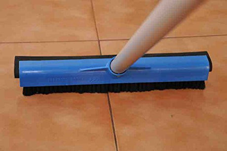 Roots Multiclean Eze Scrub Squeegee With Aluminium Handle