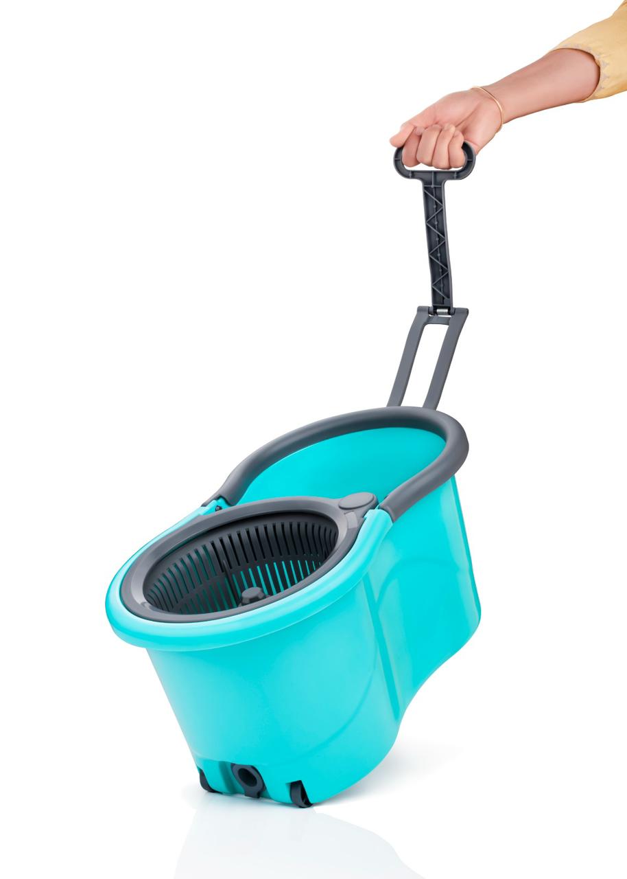 Marca - Bucket 360 ° Spin Mop Set, 2 Pcs Refill, Plastic Wringer - Multicolour